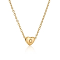Detalle del colgante de corazón bañado en oro de 18K con letra O grabada en cadena fina - Estilo Inicial O Corazón (O)