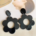 Chic oversized flower earrings in glossy black acrylic with trendy 6-petal design - Black