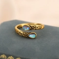 Anello a cucchiaio stile vittoriano vintage con pietre di luna blu e rilievi floreali - Oro