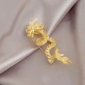 Broche dragon dorée exquise avec cristaux étincelants sur fond en soie élégant - Broche Dragon du Zodiaque / Doré