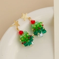Kerstboom oorbellen met sterrenknopjes in groene en rode feestelijke kristallen - Kerstboom (Oorbel)