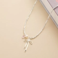 Franse parelketting met zilveren kralen, roze hartje en een strik vormige hanger - Verpletterde zilveren strik hart ketting