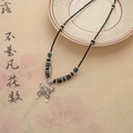 Etnische retro halsketting met vlinder hanger en groene kralen in Chinoiserie stijl - Natuursteen Kralen Vlinder Ketting