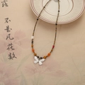 Etnische kralenketting met vintage kralen en een zilveren vlinder hanger accessoire - Chinese Vintage Vlinder Ketting