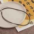 Etnische ketting met blauwe vlinderhanger, dubbele bruine koorden en kralenaccenten - Nieuwe Chinese Stijl Beschilderde Vlinder Ketting