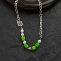 Collana in titanio con perline verdi e ciondolo a lettera B in argento lucido - Collana di Perle Quadrata Verde con Lettera B