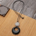 Long collier ethnique rétro avec perle blanche et pendentif anneau en obsidienne - Glaçure Noire (Blanc)