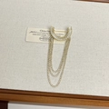 Eleganter vergoldeter Brosche mit Zirkonia-Mond und kaskadierenden Strass-Quasten - Zirkon Quaste Stil / Gold