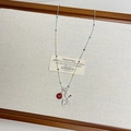 Schattige rode M-boon en zilveren ballonhond hanger met kleurrijke kralenketting - Red M-Bean Style Necklace