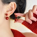 Elegante oorbellen met dubbele dieprode parels in een minimalistische stijl voor dames - Rode Two-Way Oorbellen