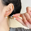 Elegante gouden oorringen met een grote witte parel, minimalistische mode sieraden - Witte parel oorring