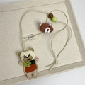 Handgemaakte pluche beer hanger ketting met kleurrijke kralen en beige katoenen koord - Witte Beer