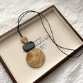 Collier ethnique avec pendentif géométrique en résine marron boisé et rectangle noir - Collier en Forme de Larme Fauve