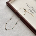 Retro goudkleurige titanium stalen ketting met rode en groene kralen accenten - Natuurlijke Turkooizen Kralenketting