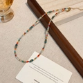 Kleurrijke kralen choker ketting met gefacetteerde kralen en gouden karabijnsluiting - Kleurrijke Kralenketting