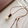 Chinese retro gelukstas hanger ketting met paarse houten kralen en bruin koord - Bodhi Zaad Geldzak Halsketting