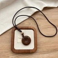 Vintage Sandelholz Pingan Kou Anhänger mit braunem Webseil und Lotusperle - Grünes Sandelholz Pingan Kou Halskette