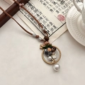 Collier vintage avec pendentif fleur, anneau en bronze et perles pour femme - Collier de Perles Blanches Florales