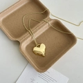 Minimalistische lange gouden ketting met 3D-hart hanger en vloeibare spiegelafwerking - Basis Ketting / Goud