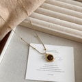 Vintage dubbellaagse gouden kralenketting met een gepolijste tijgeroog steen hanger voor - Onregelmatige Tijgeroog Ketting