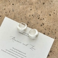 Minimalistische geborstelde matte zilveren geometrische oorringen met textuur - Boon Stijl (Q-578)