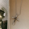 Collier chaîne serpent en argent vintage avec croix en œil de tigre et détails de lys - Argent (Chaîne Serpent en Acier au Titane)