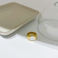 Detail of a wide gold-plated ring with a square white mother of pearl inlay on a ceramic dish - US 6 / Square Shell Style