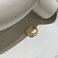 Verstellbarer goldener Ring mit Herz-Kristall und geripptem Band-Design - Gold Weißer Zirkon Ring