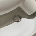 Verstellbarer silberner Herzring mit rotem Zirkon und Wellenmuster Textur für Damen - Silberner Ring mit rosenrotem Zirkon