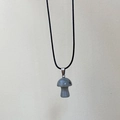Ciondolo a fungo in pietra naturale grigia su una collana sottile in corda nera - Collana Labradorite