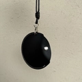 Support à lunettes rond en cuir noir avec bouton argenté et cordon noir tressé - Style Petit Sac Rond Noir (4396)