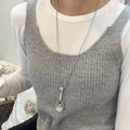 Detail van de lange koordketting met een metalen lepelhanger aan een zwart koordje - Lepel Ketting Met 70cm Titanium Stalen Ketting