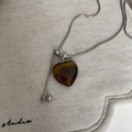 Verstellbare Halskette mit Tigerauge-Herzanhänger und silberner Schlangenkette - Tigerauge-Stil