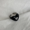 Detailed top view of a black enamel heart-shaped ring with a sparkling zircon inlay - Black Drip Oil Zirconia Heart Style