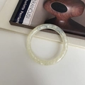 Minimalist beige resin bangle with marble texture and geometric round silhouette - Fine Style / Pearl White