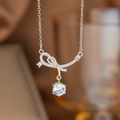 Elegante silberne Halskette mit Schleifenanhänger, Mikro-Zirkonia und klarem Edelstein - Halskette mit Schleife und Einzelzirkonia (9014)
