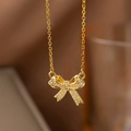 Exquisite goldene Schleifen-Halskette für Damen mit Mikro-Pavé-Kristallen und feiner Kette - Voll Zirkonia Schleife Halskette (8181) / Gold