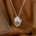 Detaillierte Nahaufnahme von Herzanhänger mit MOM-Krone und eingelegten Zirkonia - Lila Diamant Kronen Stil (Silber) (9256)