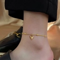 Goldene Herzkette mit runden Perlenakzenten an einer glatten Schlangenkette für Damen - Rundes Schlangenketten-Herz mit zwischengelegten Perlen (B5042) / Gold