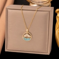 Collier trèfle doré avec pendentif queue de sirène en zircon sur un coffret cadeau - Style Queue de Poisson Bleu / Or