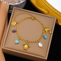 Dettaglio della collana in acciaio inossidabile dorato con ciondoli marini e gemme - Bracciale Pietra Colorata Delfino Tartaruga (E2038)