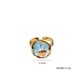 Dettaglio anello smaltato a onda con conchiglia e perla, larghezza 12,5 mm - Azzurro