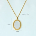 Dettaglio della collana con pendente ovale in madreperla placcata oro 14K e misure - Vintage Ovale
