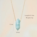 Détail du collier avec cristal bleu clair et dimensions du pendentif 2,1x0,9 cm - Amazonite