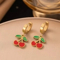 Vergoldete Kirsch-Ohrhänger mit leuchtend roter und grüner Emaille für Damen - Gold Kirschenohrring Stil (EHG330)