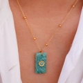Collana retrò francese dorata con pendente in amazzonite rettangolare ed emblema d'oro - Amazzonite