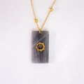 Collier rétro français en acier titane avec pendentif rectangulaire en pierre naturelle grise - Feldspath Gris