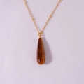 Minimalistische Goldkette mit tropfenförmigem Tigerauge-Anhänger und Perlenkette - Tigerauge