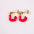U-förmige Edelstahlohrringe mit Goldfinish und lebendiger roter Emaille-Beschichtung - Gold & Rot