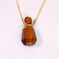 Parfümflaschen-Halskette aus Tigerauge-Stein mit goldener Kette und geometrischem Anhänger - Tigerauge